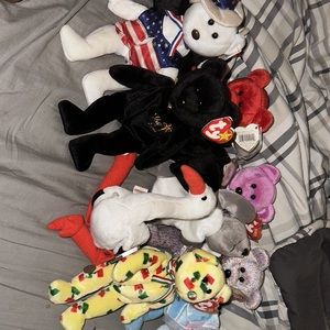 Mint condition beanie babies. Selling . I have many limited Editions